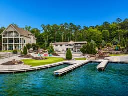 Bayshore Breeze" | Stunning Lakefront Views*Hot Tub*Boat Slip*Putting Green*Arcade Games - Image 4