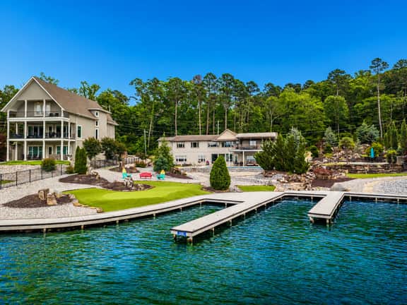 Bayshore Breeze" | Stunning Lakefront Views*Hot Tub*Boat Slip*Putting Green*Arcade Games - Image 4