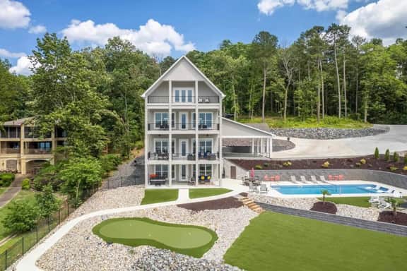 Chef's Retreat @ 604 Bayshore" | Luxury Lakefront Home On Lake Hamilton*Private Pool & Hot Tub*Firepit*Boat Slip*Game Room*Putting Green*Sleeps 26 - Image 2